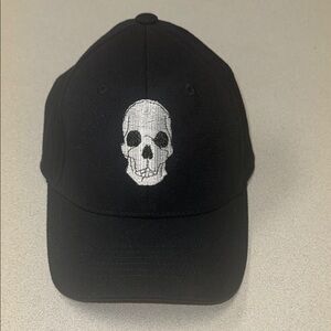 Lids one fit  Black Hat with Skull Design